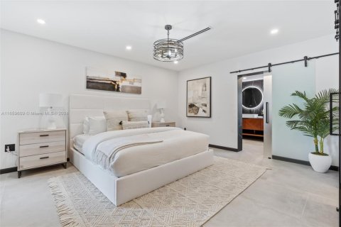 Casa en venta en Miami, Florida, 3 dormitorios, 194.82 m2 № 1867422 - foto 16