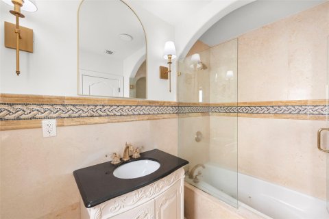 House in Sunny Isles Beach, Florida 9 bedrooms № 2055105 - photo 26