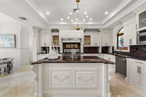 House in Sunny Isles Beach, Florida 9 bedrooms № 2055105 - photo 14