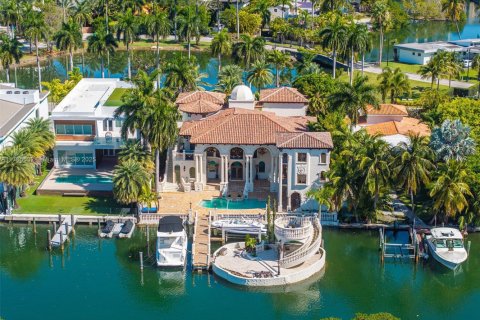 House in Sunny Isles Beach, Florida 9 bedrooms № 2055105
