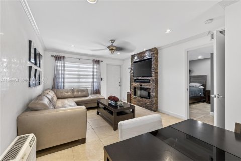 Condo in Davie, Florida, 2 bedrooms  № 2047542 - photo 4