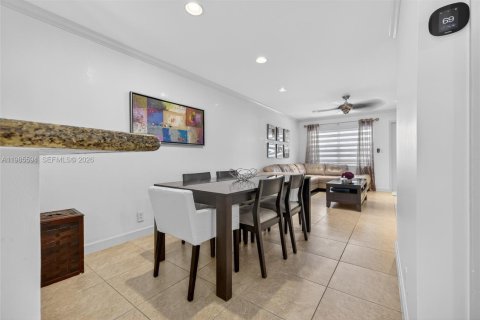 Condo in Davie, Florida, 2 bedrooms  № 2047542 - photo 9