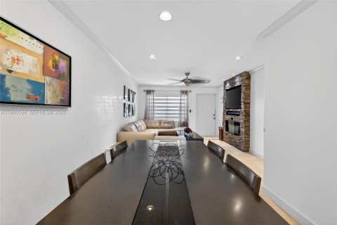 Condo in Davie, Florida, 2 bedrooms  № 2047542 - photo 11