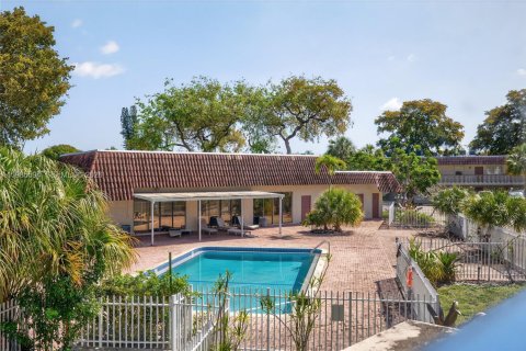 Condo in Davie, Florida, 2 bedrooms  № 2047542