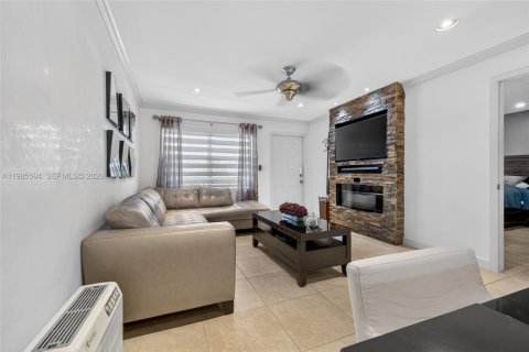 Condo in Davie, Florida, 2 bedrooms  № 2047542 - photo 3