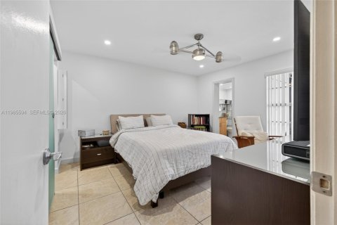 Condo in Davie, Florida, 2 bedrooms  № 2047542 - photo 19