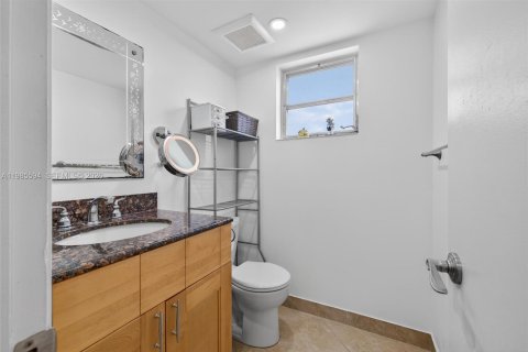 Condo in Davie, Florida, 2 bedrooms  № 2047542 - photo 22