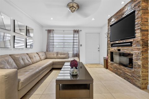 Condo in Davie, Florida, 2 bedrooms  № 2047542 - photo 2