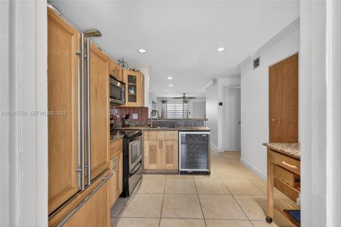 Condo in Davie, Florida, 2 bedrooms  № 2047542 - photo 15