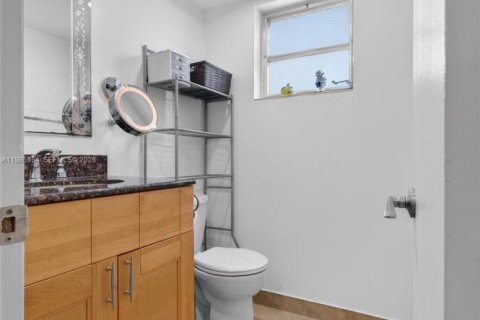 Condo in Davie, Florida, 2 bedrooms  № 2047542 - photo 23