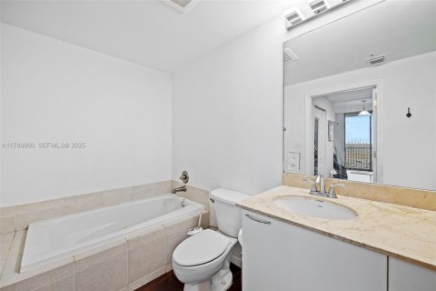 Condo in Hollywood, Florida, 3 bedrooms № 1958415 - photo 19