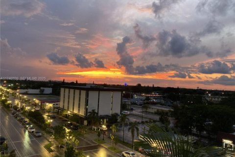 Condo in Hollywood, Florida, 3 bedrooms № 1958415 - photo 27