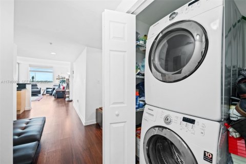 Condo in Hollywood, Florida, 3 bedrooms № 1958415 - photo 22