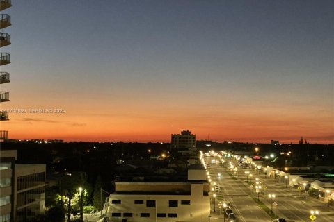 Condo in Hollywood, Florida, 3 bedrooms № 1958415 - photo 26