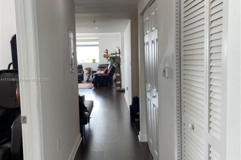 Купить кондоминиум в Холливуд, Флорида 3 спальни, 141.4м2, № 1958415 - фото 16