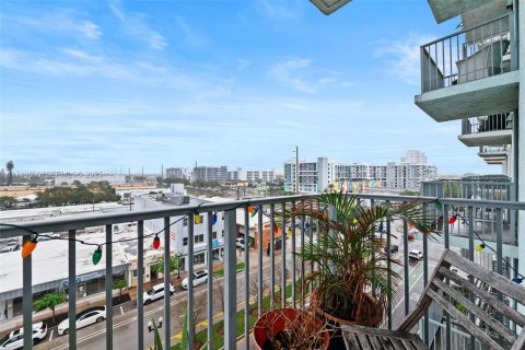 Condo in Hollywood, Florida, 3 bedrooms № 1958415 - photo 25