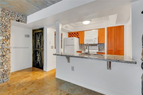 Condominio en venta en Hialeah, Florida, 3 dormitorios, 91.04 m2 № 2187825 - foto 2