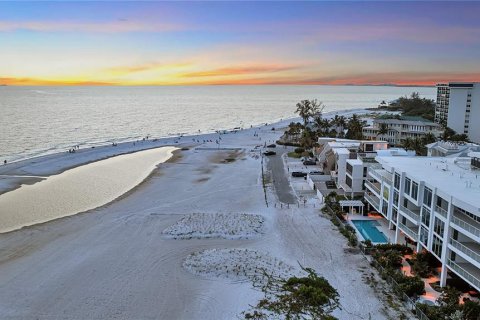 Condo in Sarasota, Florida, 3 bedrooms  № 2266543 - photo 2