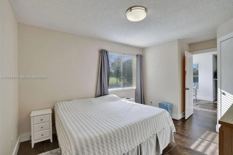 Condo in Sunrise, Florida, 2 bedrooms  № 1995000 - photo 5