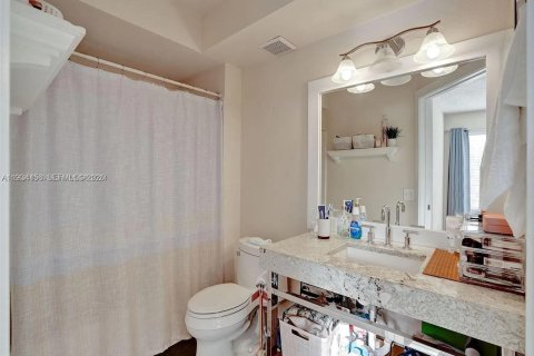 Condo in Sunrise, Florida, 2 bedrooms  № 1995000 - photo 16