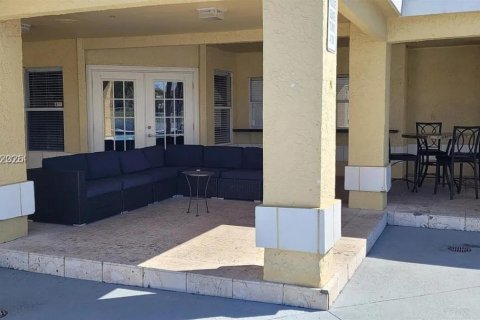 Condo in Sunrise, Florida, 2 bedrooms  № 1995000 - photo 22