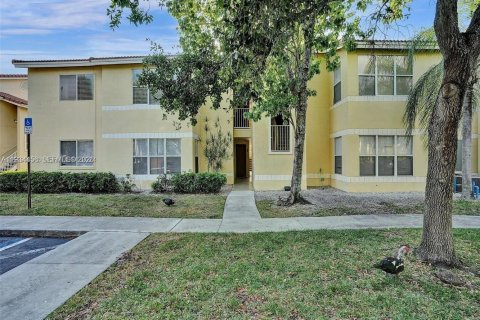 Condo in Sunrise, Florida, 2 bedrooms  № 1995000 - photo 26