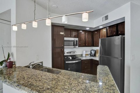 Condo in Sunrise, Florida, 2 bedrooms  № 1995000 - photo 21