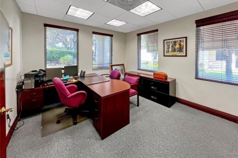 Propiedad comercial en venta en Weston, Florida № 1869944 - foto 15