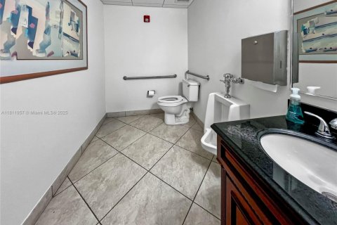 Propiedad comercial en venta en Weston, Florida № 1869944 - foto 20