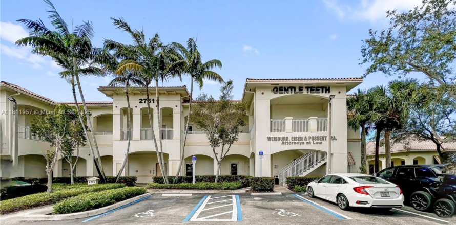 Commercial property in Weston, Florida № 1869944