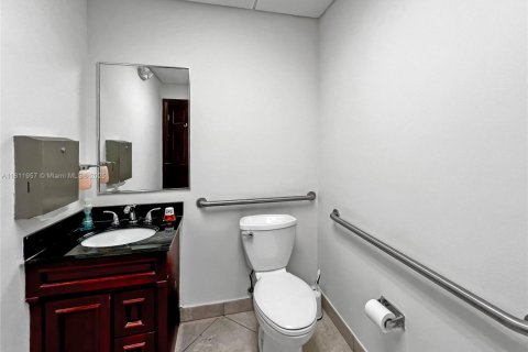 Propiedad comercial en venta en Weston, Florida № 1869944 - foto 19