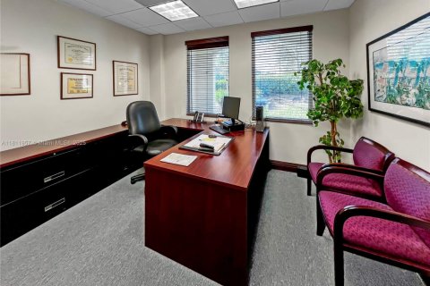 Propiedad comercial en venta en Weston, Florida № 1869944 - foto 11