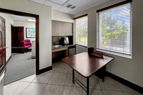 Propiedad comercial en venta en Weston, Florida № 1869944 - foto 16