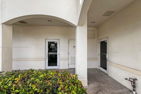 Propiedad comercial en venta en Weston, Florida № 1869944 - foto 3