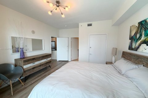 Condo in Miami, Florida, 2 bedrooms  № 2052929 - photo 24