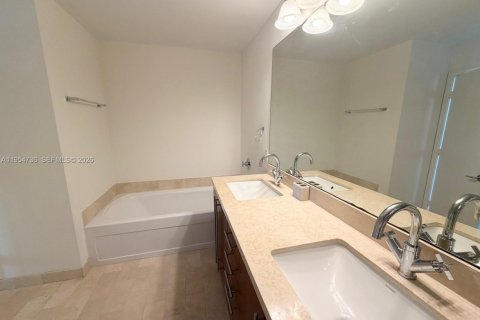 Condo in Miami, Florida, 2 bedrooms  № 2052929 - photo 10