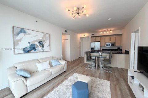 Condo in Miami, Florida, 2 bedrooms  № 2052929 - photo 3