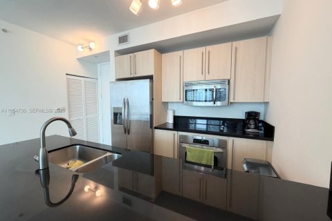 Condo in Miami, Florida, 2 bedrooms  № 2052929 - photo 7
