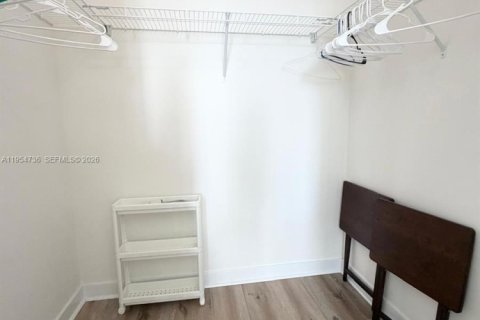 Condo in Miami, Florida, 2 bedrooms  № 2052929 - photo 12