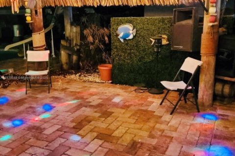House in Hialeah, Florida 4 bedrooms, 166.76 sq.m. № 1828751 - photo 6