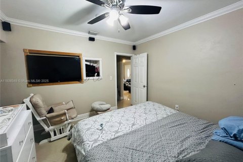 House in Hialeah, Florida 4 bedrooms, 166.76 sq.m. № 1828751 - photo 14