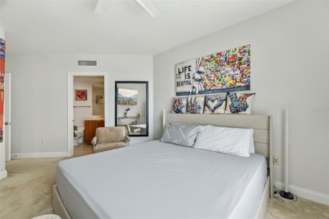 Condo in Holly Hill, Florida, 3 bedrooms № 2202872 - photo 12