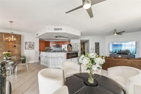 Condo in Holly Hill, Florida, 3 bedrooms № 2202872 - photo 17