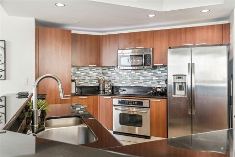 Condo in Holly Hill, Florida, 3 bedrooms № 2202872 - photo 3
