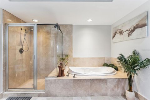 Condo in Holly Hill, Florida, 3 bedrooms № 2202872 - photo 9