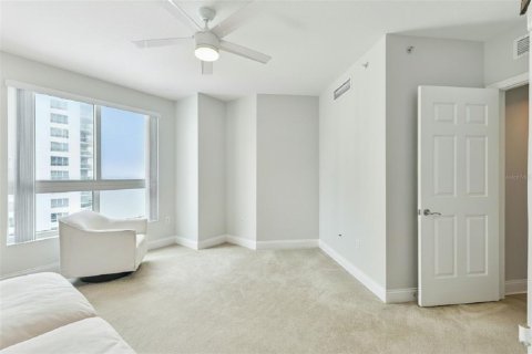 Condo in Holly Hill, Florida, 3 bedrooms № 2202872 - photo 15
