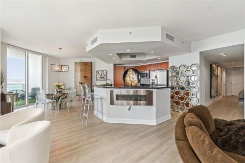 Condo in Holly Hill, Florida, 3 bedrooms № 2202872 - photo 2