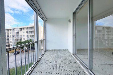 Condominio en venta en Aventura, Florida, 1 dormitorio, 71.35 m2 № 1870075 - foto 24