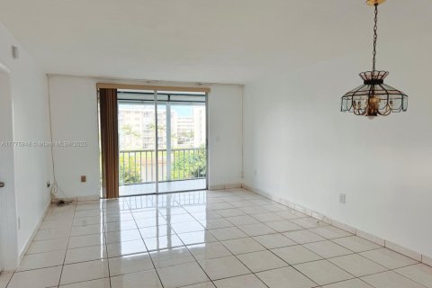 Condominio en venta en Aventura, Florida, 1 dormitorio, 71.35 m2 № 1870075 - foto 10