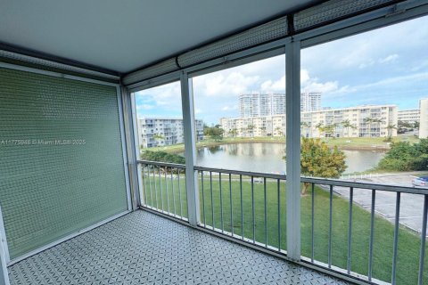 Condominio en venta en Aventura, Florida, 1 dormitorio, 71.35 m2 № 1870075 - foto 28